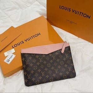 LOUIS VUITTON Daily Pouch in Rose Poudre